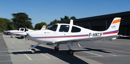 Les premiers Cirrus SR20 destinés à la Marine Nationale à Lanvéoc Poulmic