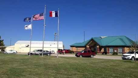 Le petit aéroport de Newton (Kansas), camp d'acclimatation de l'équipe de France 2013 de voltige