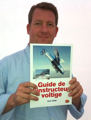 Gautier Guérard a présenté son guide de l'instructeur voltige au festival des Etoiles et des Ailes à Toulouse