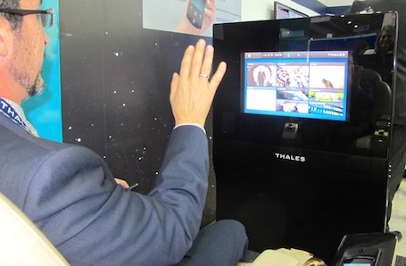 Thales travaille sur la commande gestuelle pour le multimédia de bord.