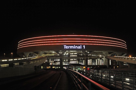 La façade extérieure du Terminal 1 de Roissy-CDG a été rénovée en 2011