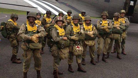 le « Round Canopy Parachuting Team », qui déploie depuis 2009 ses activités en Europe et aux Etats-Unis, se concentre sur l’organisation et la pratique de parachutages historiques.