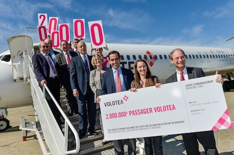 2. C’est à Bordeaux que Volotea a choisi de récompenser son 2 millionième passager en présence d’Alain Juppé, le Maire de la ville.