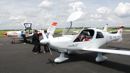 Partenariat avec l’équipe ENAC 100/24, qui utilise Le MCR 4S de liaison utilisé par l’équipe ENAC 100/24 à l’occasion du Défi 100-24 (26 et 27 juin 2014).