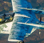 L'avion biplace AHRLAC peut être équipe de deux sièges éjectables Martin-Baker Mk.16