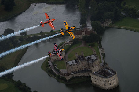 Matt Hall, Kirby Chambliss et Nicolas Ivanoff au-dessus du château de Leeds