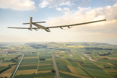 L'avion solaire SI2 au-dessus de la Suisse