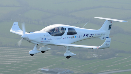 Le MCR-4S a déjà réalisé le vol sans escale Bizerte-Le Bourget et participé au Tour de France aérien des jeunes pilotes 2013 avec Emmanuel Théophile, membre de l'Aérienne du Choletais.