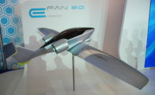 L’E-Fan 2.0, avion-école biplace côte-à-côte électrique, devrait être certifié CS-VLA avant fin 2017.