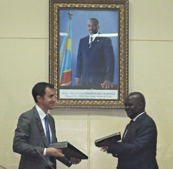 Philippe Crebassa, Directeur adjoint de l’ENAC et Abdallah Bilenge, Administrateur Général de la Régie des Voies Aériennes