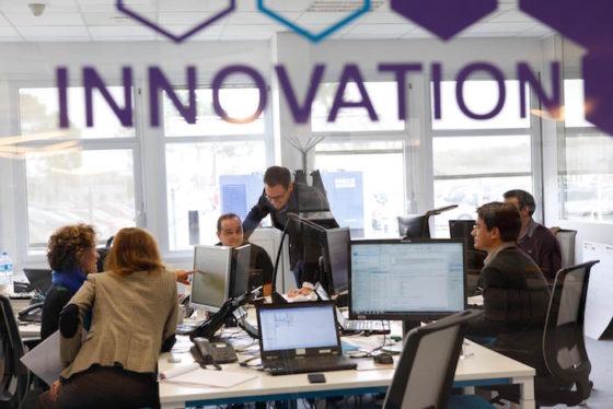 Thales teste le nouvel espace de travail I-Swarm (Innovation Software Welfare Agility Responsibility Modularity)