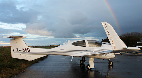 Le nouveau bimoteur DA42 Twin Star de l'école de pilotage Iroise Aero Formation avec son ancienne immatriculation