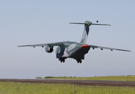 Premier vol du KC-390 d'Embraer