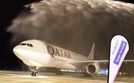 L'arrivée du premier cargo A330 de Qatar Airways à Bale-Mulhouse (Euroairport)