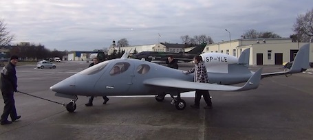 Le Flaris LAR-1 polonais se présente comme une alternative au SF-50 Vision de Cirrus Aircraft