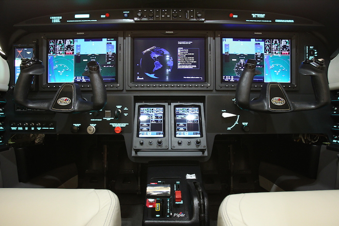 Le Piper M600 est le premier turbopropulseur a adopter la suite avionique tactile G3000 de Garmin