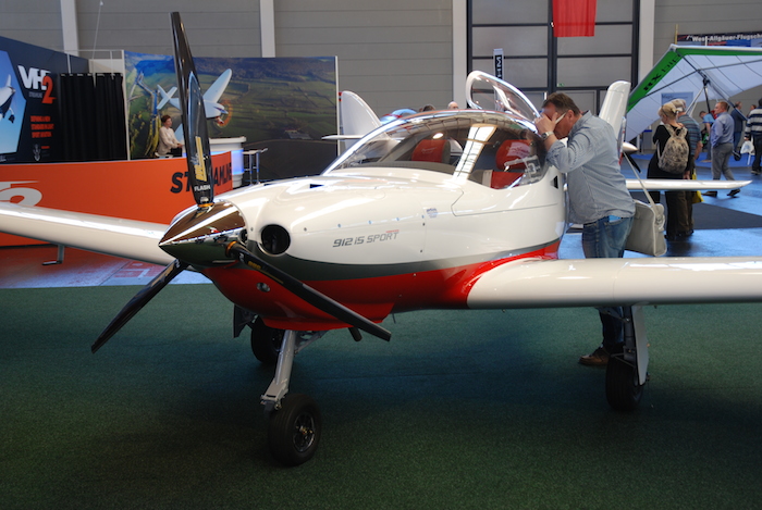 Le WT9 d'Aerospool : train rentrant et injection électronique