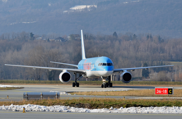 Les compagnies low cost implantées à Lyon-Saint Exupéry et à Genève-Cointrin détournent une partie du trafic des charters des neige