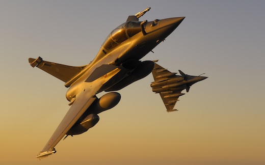 En complément du Rafale, l'Inde pourrait acquérir des Eurofighter ou une plate-forme américaine (F-18 ou JSF)