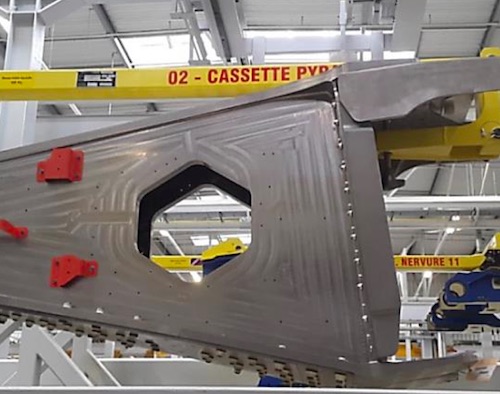 Un mât réacteur d'A350-1000 XWB. L'assemblage final de l'avion doit débuter en 2016.