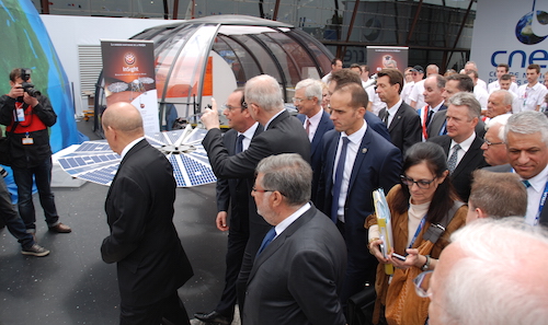 Il revient au Président de la République française d'inaugurer le salon du Bourget