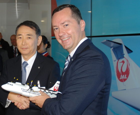 Arata Yasujima, Président de Japan Air Commuter, Patrick de Castelbajac, Président Exécutif d'ATR.
