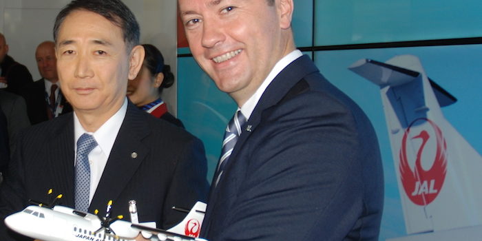 Arata Yasujima, Président de Japan Air Commuter, Patrick de Castelbajac, Président Exécutif d'ATR.