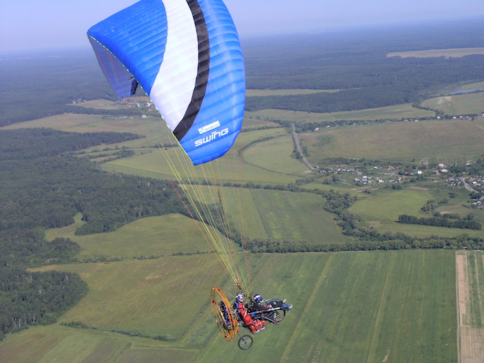 L'une des principales difficultés pour Bogdanov et son équipe fut d'obtenir un couloir de 1 500 km de long et entre 0 et 2 000 m d'altitude pour leurs trois paramoteurs, traversant la moitié du territoire russe du nord au sud.