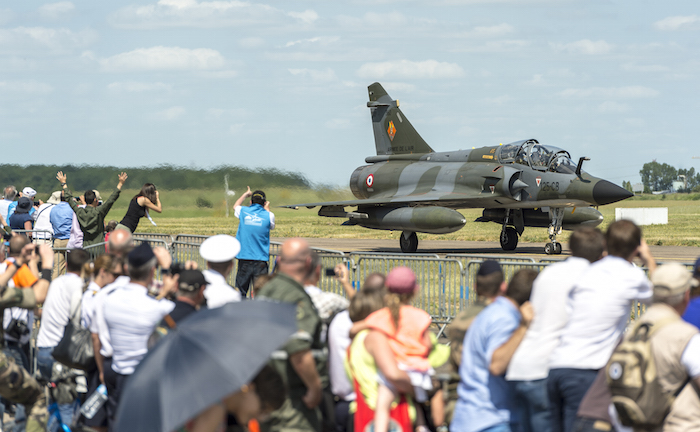 Plusieurs dizaines de milliers de spectateurs ont assisté au deuxième Meeting de l'Air 2015 sur la BA705 de Tours