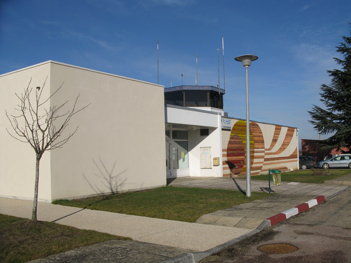 Dix entreprises sont basées sur l'aérodrome d'Auxerre-Branches qui sont prises en éteau entre le marteau et l'enclume