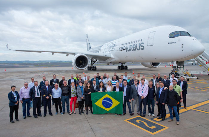 L’A350XWB sur l’aéroport de Campinas au Brésil lors de son tournée « aux Amériques », en juillet 2015