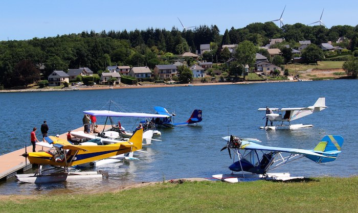 Bingo, Wheedhopper, Renegade, Trophy TT2000, Seamax… au total 10 ULM hydro sur le plan d'eau de Villefranche-de-Penat pour Aveyrolacs 2015