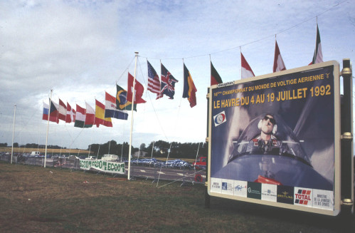 Vingt pays étaient engagés aux Championnats du Monde de voltige 1992 au Havre.