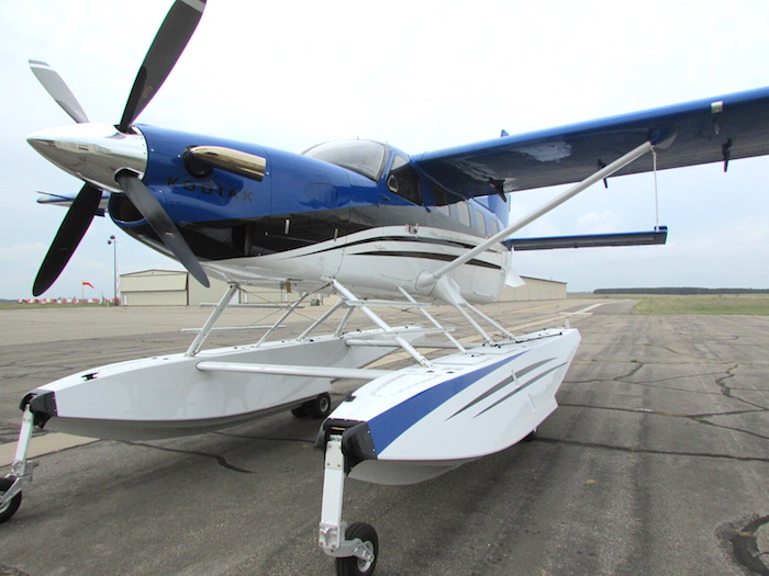Le Kodiak 100 équipé de flotteurs 6650 d'Aerocet