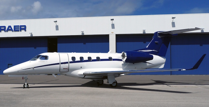 Avec six passagers, le Phenom 300 a une distance de franchissement de 1.971 NM (3.650 km).
