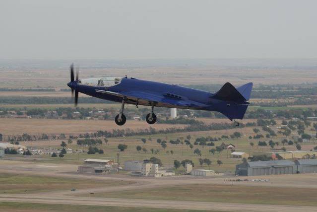 La réplique du Bugatti 100P a effectué un second vol sans encombre le 17 octobre 2015