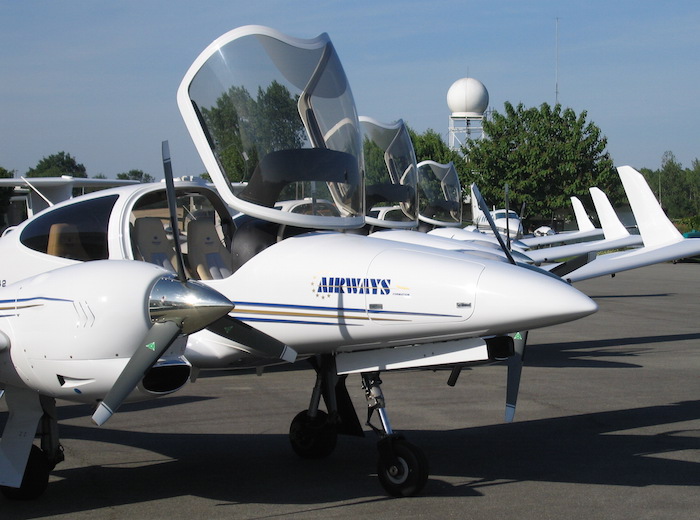 Airways possède une flotte de monomoteurs TB9, DA20, PA28 et de bimoteurs DA42