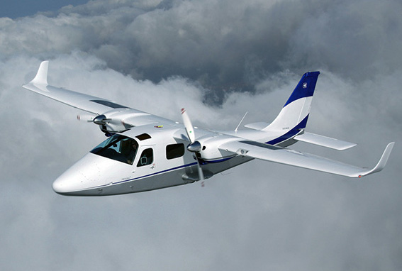 Le bimoteur P2006T de Tecnam est un moyen de formation économique avec ses deux moteurs Rotax, son train rentrant et son cockpit équipé Garmin G950