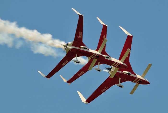 Cette saison, la patrouille Reva a volé aux couleurs du pétrolier Warter Aviation