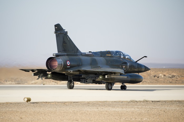 Mirage 2000D au décollage de sa base jordanienne. Moins puissants que les Rafale, les Mirage 2000D et N bénéficient en revanche d’une plus grande proximité géographique avec les objectifs en Syrie.