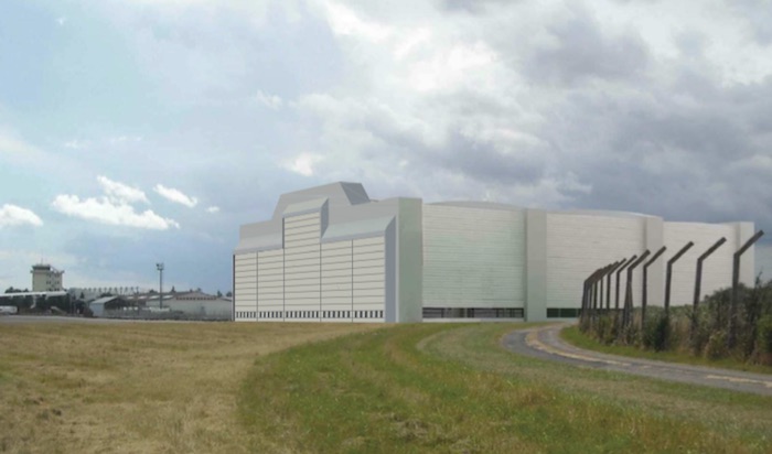 Le hangar de maintenance aéronautique de 10.000 m2 (28 m de haut) sera relié directement à la piste de l'aéroport de Châteauroux-Déols.