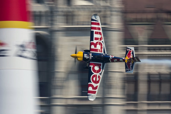 Peter Besenyei de l'équipe Red Bull a fini le championnat 2015 avec un nouvel Edge 540 V3