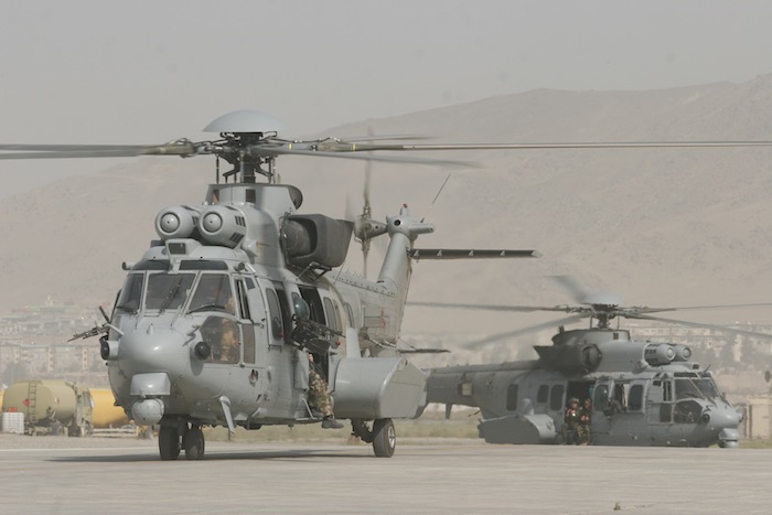 L’Afghanistan a été un engagement majeur du Caracal en Opex. Les appareils sont à présent déployés sur un autre théâtre tout aussi difficile, le Sahel.