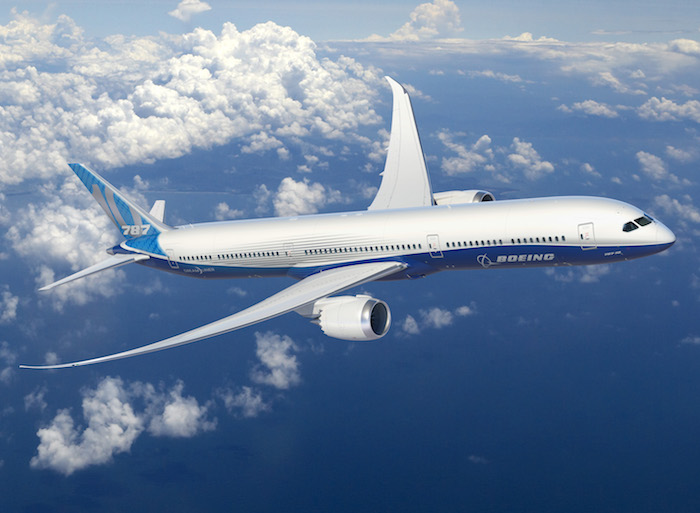Le 787-10 est le troisième et les plus long des modèles de la famille 787 Dreamliner. Il a une autonomie de 6.430 NM soit 11.910 km.