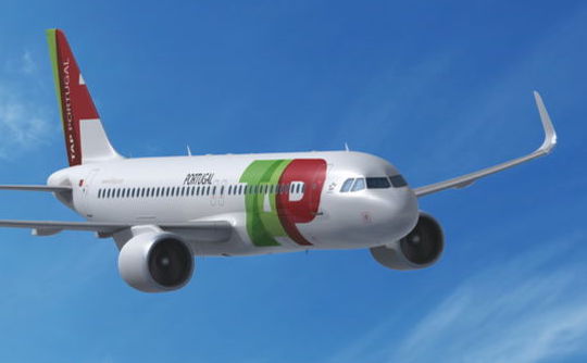 Outre la modernisation d’une partie de sa flotte existante, TAP Portugal a dévoilé, le 17 novembre 2015, la commande ferme de 14 A330-900neo, 15 A320neo et 24 A321neo.