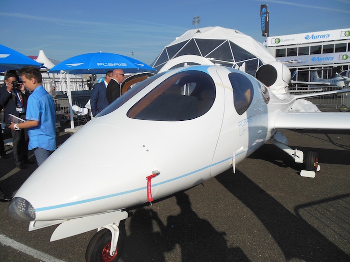 Le monoréacteur Flaris FAR01 était exposé au salon du Bourget 2015