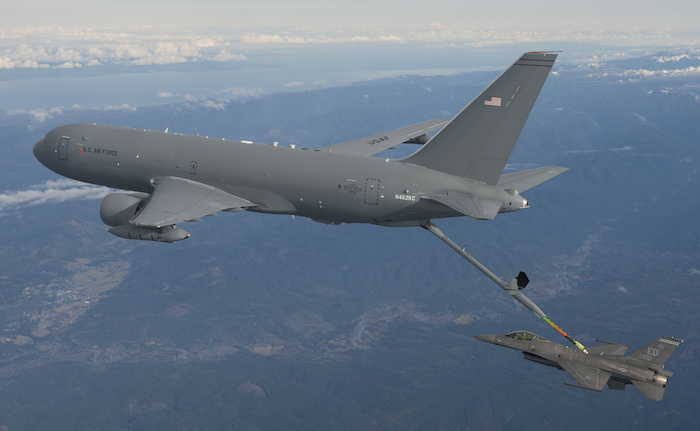 Le ravitailleur KC-46A est équipé d’une perche de ravitaillement de 18 m de long.