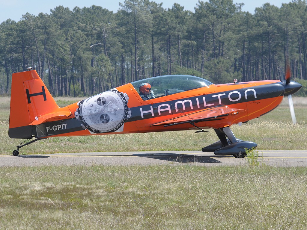 L'extra 200 F-GPIT, bilplace de 200 cv dévolu à l'entrainement des pilotes de voltige, partageait son temps entre la Corse et le continent.