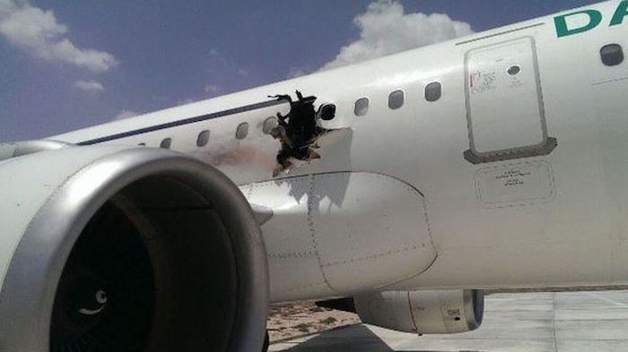 Les causes de l'impressionnant trou dans le fuselage de l'A321 de Daallo Airlines ne sont aps encore connues.