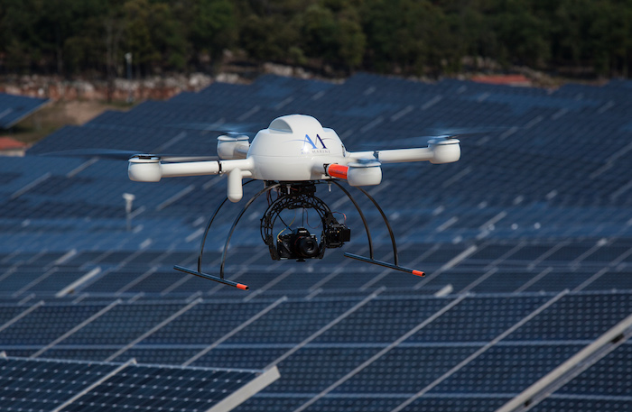 Un drone d'Air Marine sur une centrale solaire